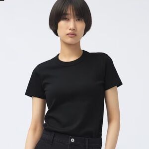Uniqlo crew neck t-shirt
